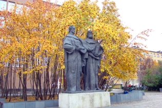 паметник на св. св. Кирил и Методий в гр. Мурманск, Русия 
